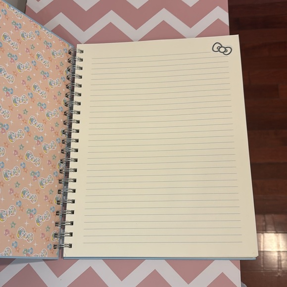 Hello Kitty Special Collection Notebook - Picture 2 of 5